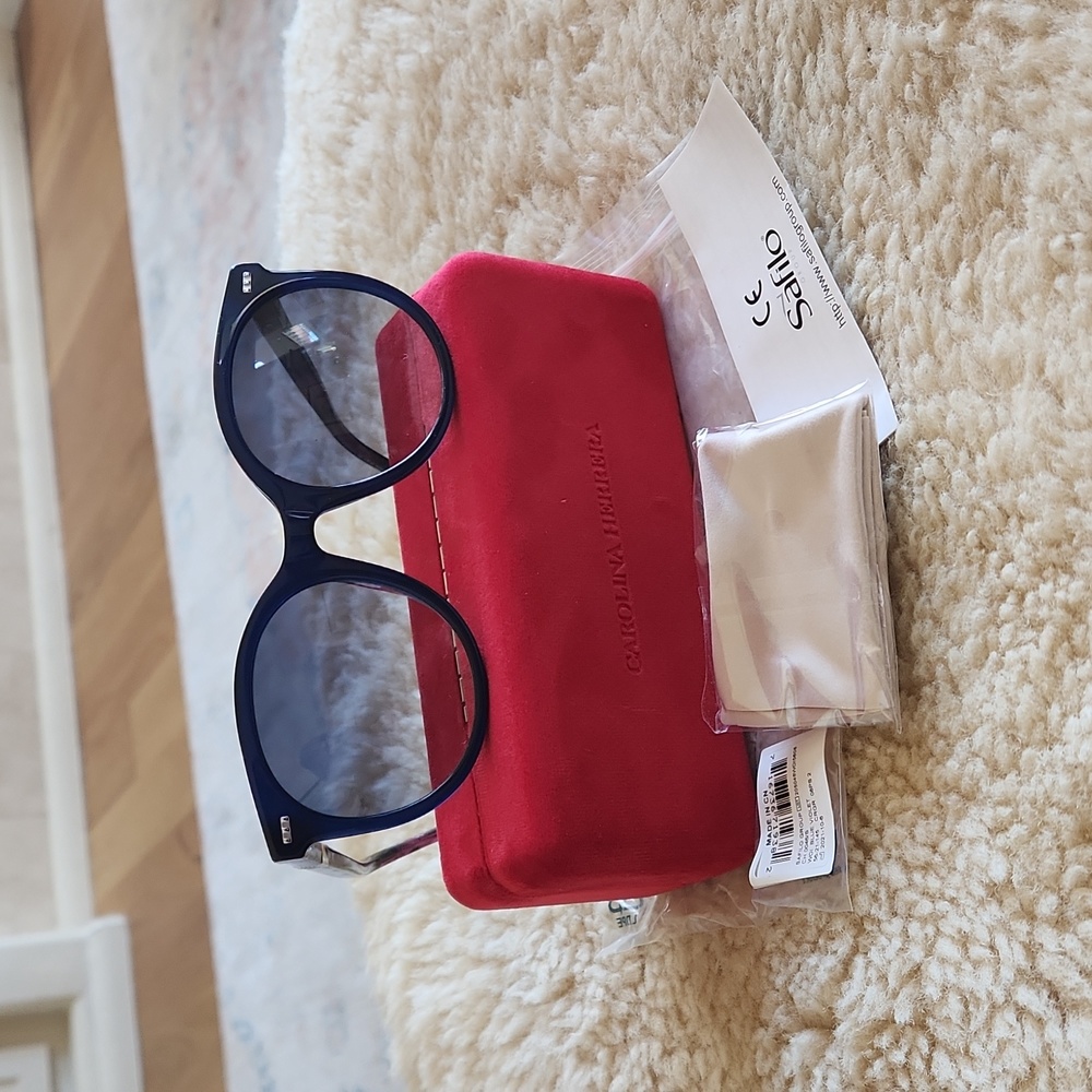 Gorgeous NWT Carolina Herrera Blue Violet Round Sunglasses 💙👓💜🎁
